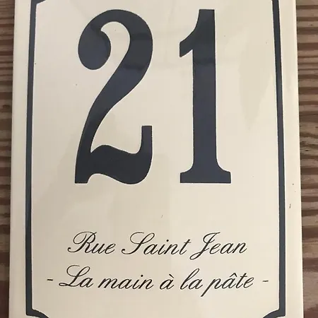 Alojamento de Acomodação e Pequeno-almoço -- La Main à La Pâte --