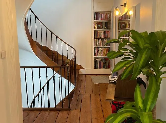 -- La Main à La Pâte -- Couette-café