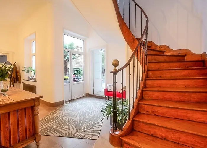 -- La Main à La Pâte -- Couette-café