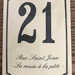 Bed and Breakfast -- La Main A La Pate --